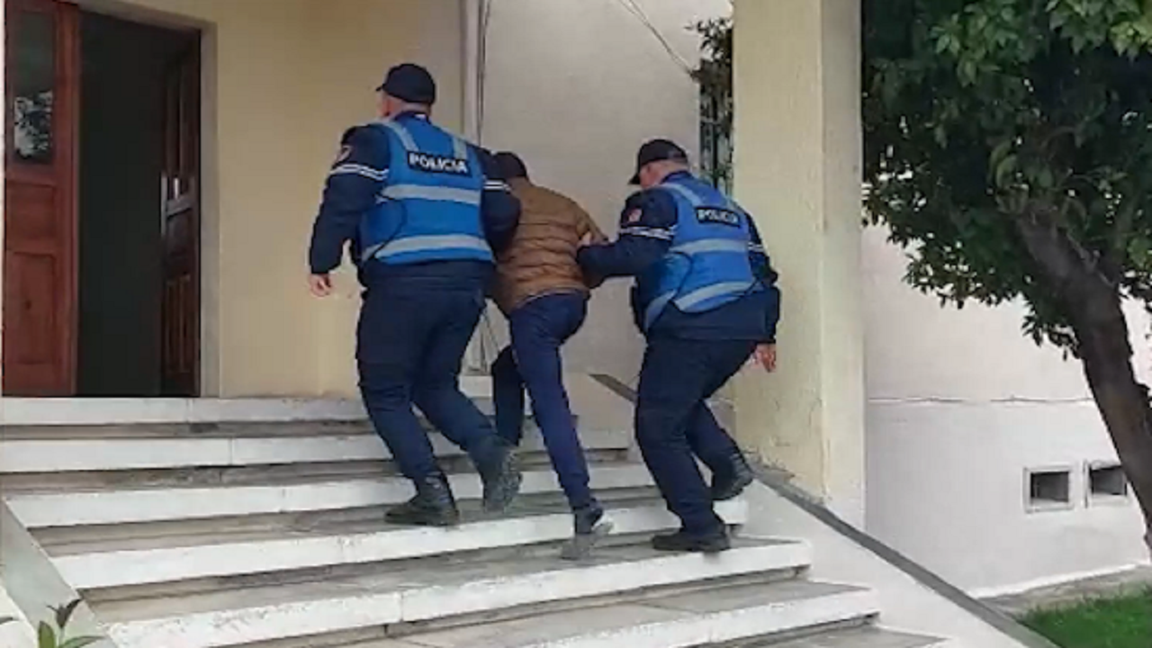 Dhunoi babanë dhe e kërcënoi me jetë, arrestohet 25-vjeçari