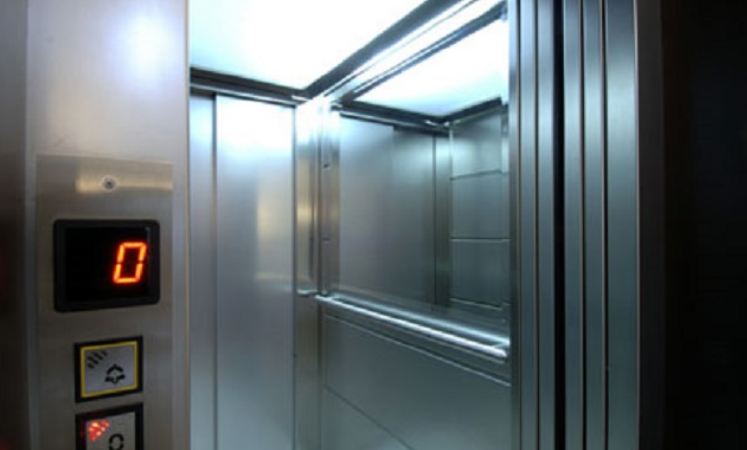 “Trendi” më i ri në Tiranë, vjedhja e… ashensorëve, hajdutët njohës të mirë të elektronikës