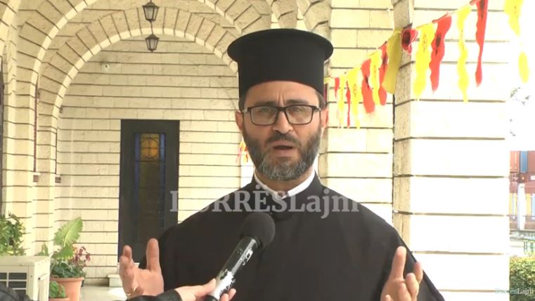 Durrës, At Spiro Kostoli uron besimtarët ortodoksë për Pashkët: Më shumë mbështetje për njëri-tjetrin (VIDEO)