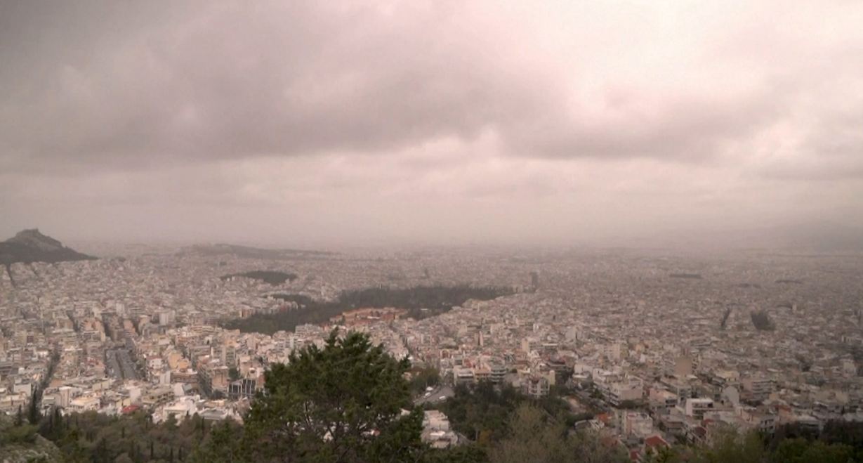 Pluhuri i Saharasë mbulon Greqinë, Athina zhytet në “terr”