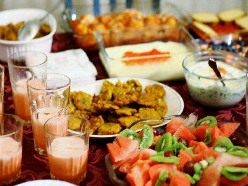 Po agjëroni? 6 ushqimet që duhet të hani për iftar