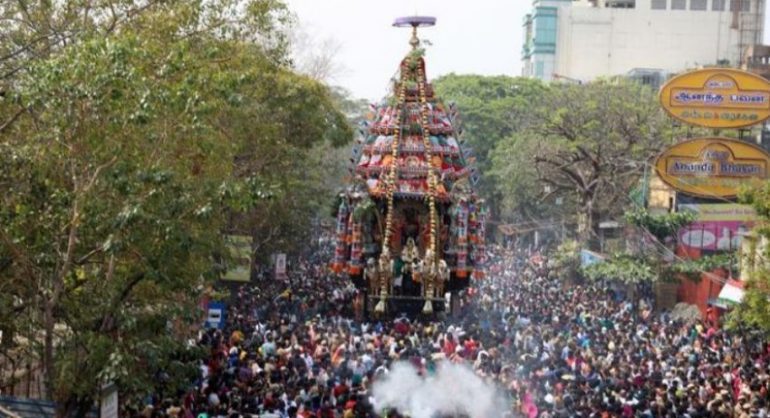 Tmerr në paradën fetare në Indi, defekti elektrik i merr jetën 11 personave