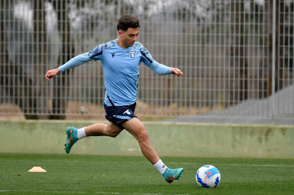 Banda e grabitësve dhunon sulmuesin e Lazios dhe babanë e tij, u marrin edhe Mercedesin