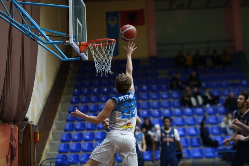 Basketboll/Teuta mposht Tiranën dhe kalon në gjysmëfinale të Ligës Unike