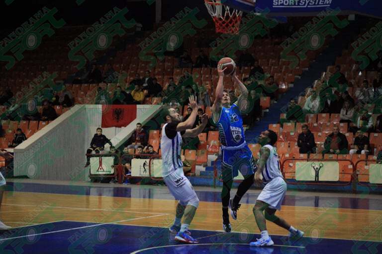 Basketboll Meshkuj/ Teuta mund Vllazninë