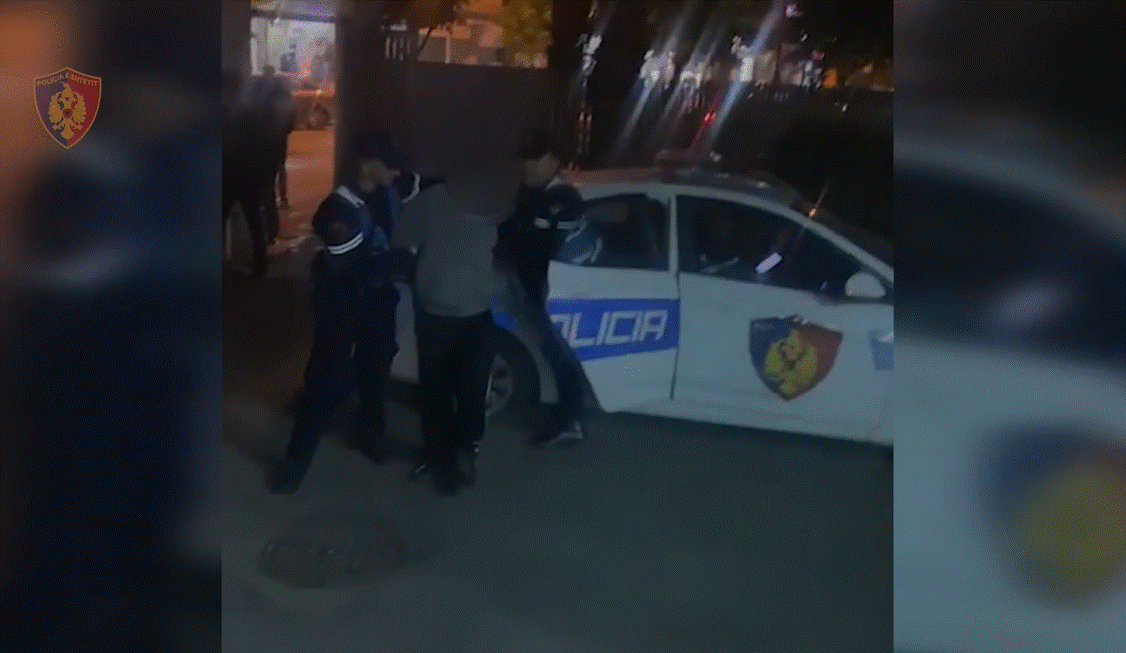 Parandalohet ngjarja kriminale në Durrës, arrestohet 45-vjeçari që dhunonte bashkëshorten, sekuestrohet një kallashnikov (VIDEO)