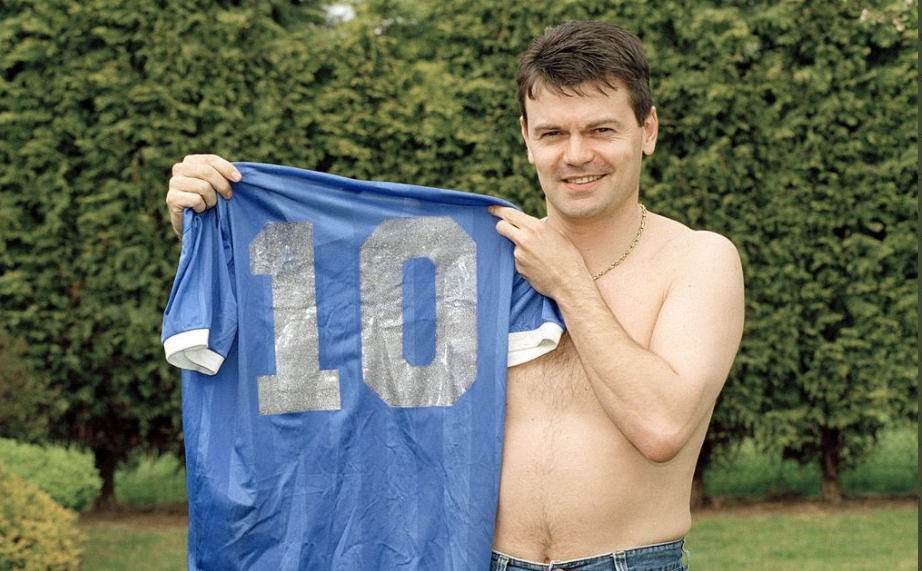 Do shitet për 4 milionë £, vajza e Maradonës: Nuk është fanella e “Dorës së Zotit”