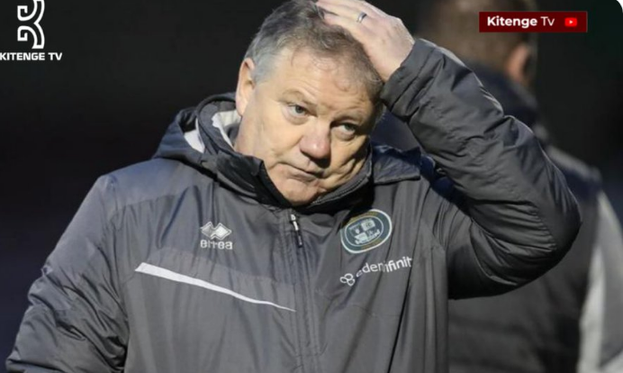 E pazakontë/ Një batutë “pa kripë” në konferencë pezullon trajnerin: Edhe në porno nuk do ndërronte kaq pozicione lojtari im