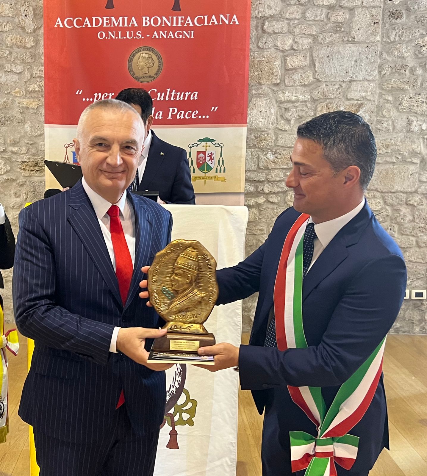 Presidenti Meta vlerësohet në Itali me çmimin “Bonifacio VIII Për një Kulturë të Paqes” dhe me Titullin e lartë “Senator Akademik Nderi”