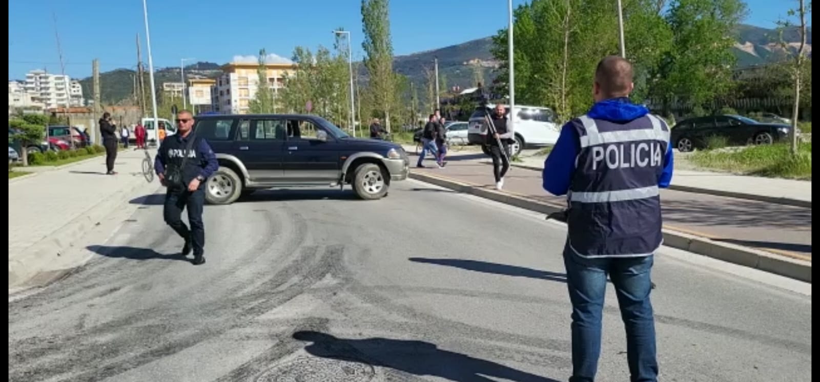 Gjendet një pako e dyshimtë në zonën e plazhit në Vlorë, rrethohet zona