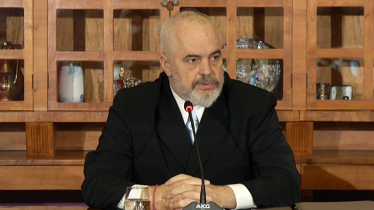 “Aplikantja e parë që mori sot vizën e parë amerikane 10-vjeçare”, Rama: Lajm i bukur