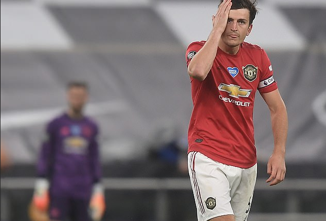 Gafat qesharake i hapin telashe Maguire-t, policia mbërrin me qen nuhatës në shtëpinë e mbrojtësit të Manchester United-it