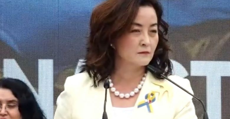 Yuri Kim mban fjalën në manifestimin pro Ukrainës: Vladimir Putin i ka bërë llogaritë gabim