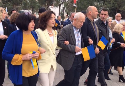 Manifestim në mbështetje të Ukrainës, e pranishme edhe ambasadorja Yuri Kim