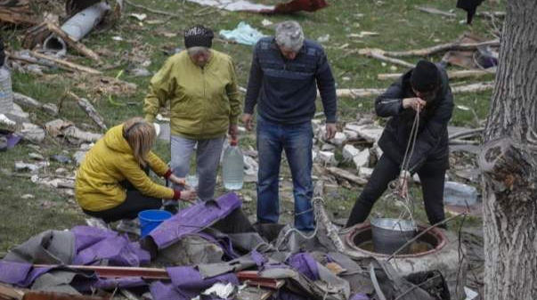 Dekompozimi i kufomave nën rrënoja, Mariupol rrezikohet nga përhapja e epidemive