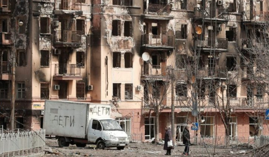 “Pa bukë, ujë, drita apo ilaçe”/ Mariupoli “buzë katastrofës”: Mbi 100 mijë njerëz në rrezik