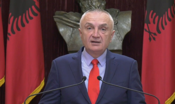 Presidenti Meta dekreton 2 marrëveshjet mes Shqipërisë dhe Kosovës