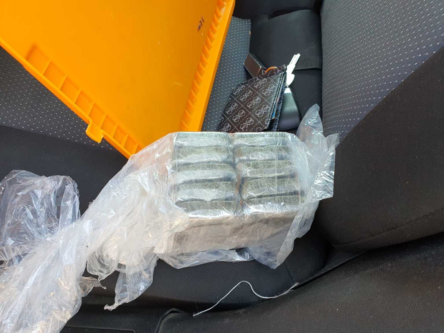 Shqiptari kapet rastësisht me 2 milionë euro kokainë, si e kishte fshehur brenda sistemit gjenial të makinës