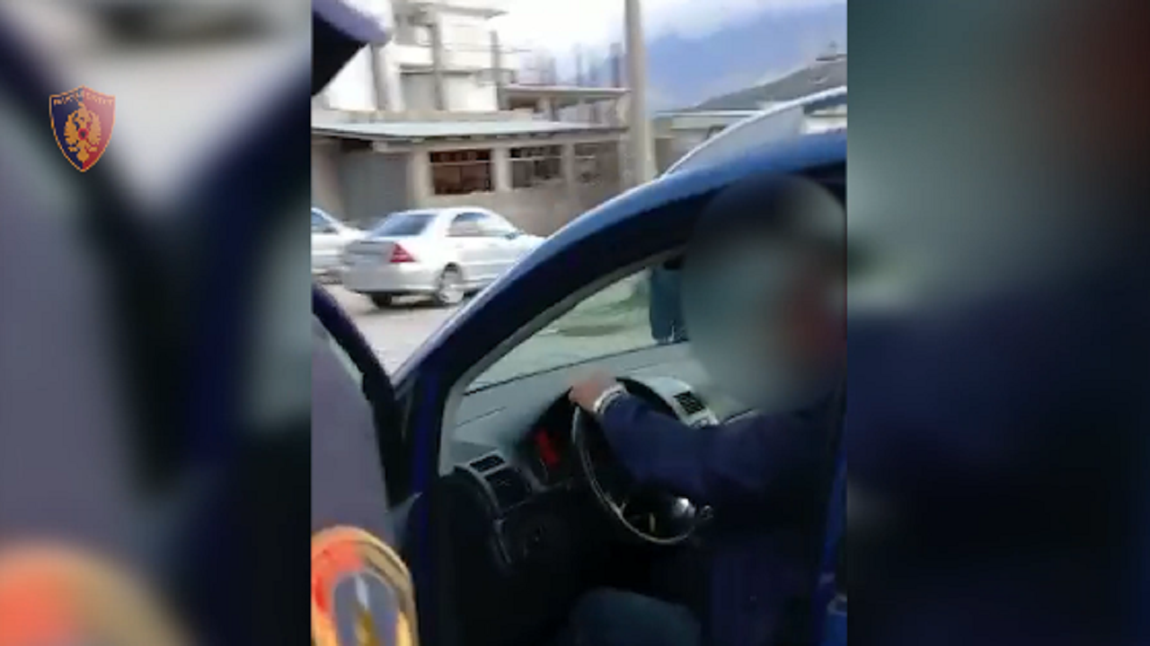 Me gjashtë emigrantë të paligjshëm në makinë, arrestohet 60-vjeçari