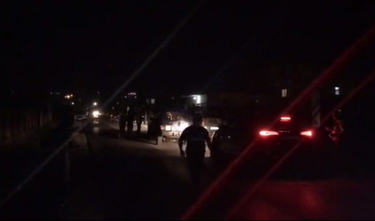 Aksident i rëndë/ 5 të plagosur, disa të tjerë janë të bllokuar brenda dy automjeteve