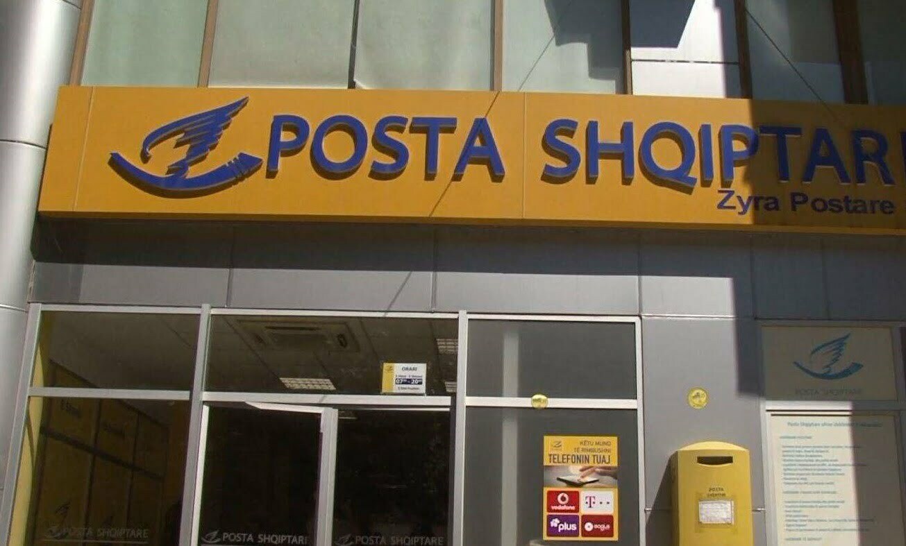 Detaje/ Me kapele, maskë Covid-i dhe pistoletë lodër, si grabitësi i maskuar mori 1 milion lekë te posta?