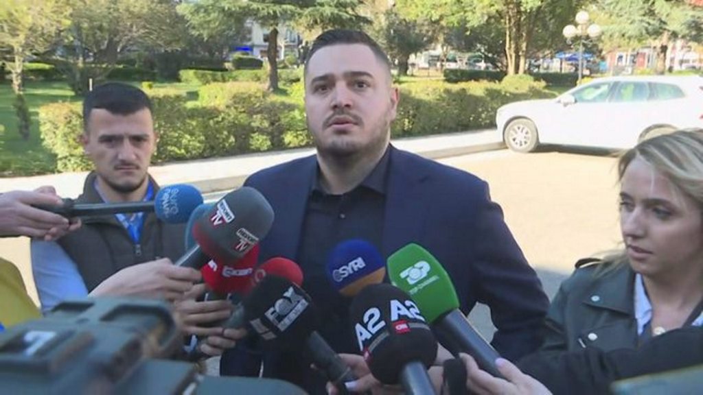 “Nuk ke burrni!”/ Djali i Aqif Rakipit akuza Bashës