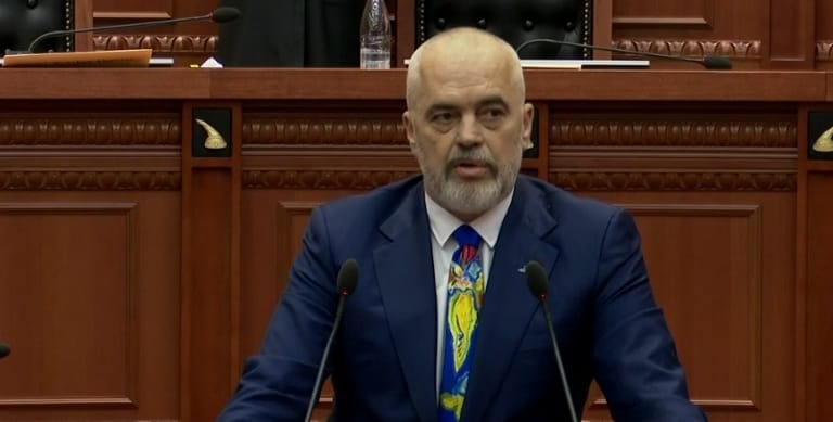 “Uji në Tiranë nuk është i pijshëm”, Rama: Kur të shkoj në shtëpi do pijë ujin e çezmës dhe videon do e hedh në Tik Tok!