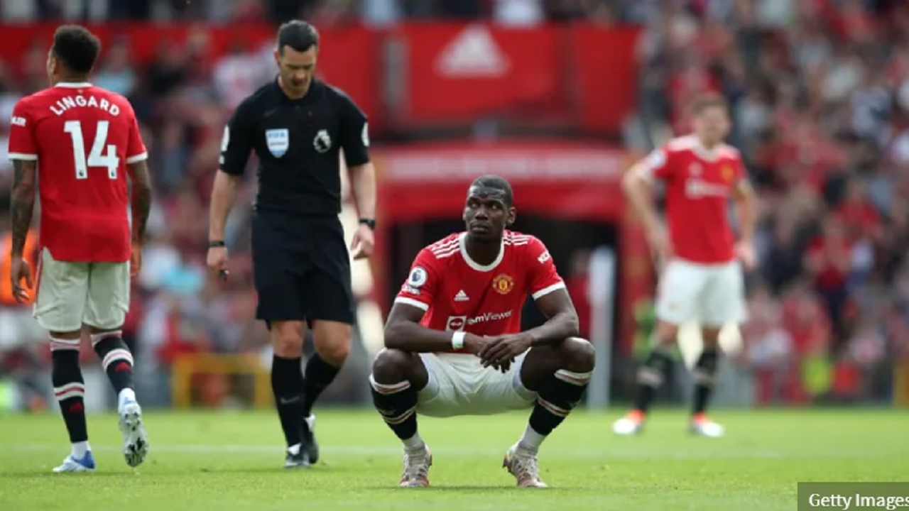 Tifozët e Man. United shpërthejnë në kor kundër Pogbasë