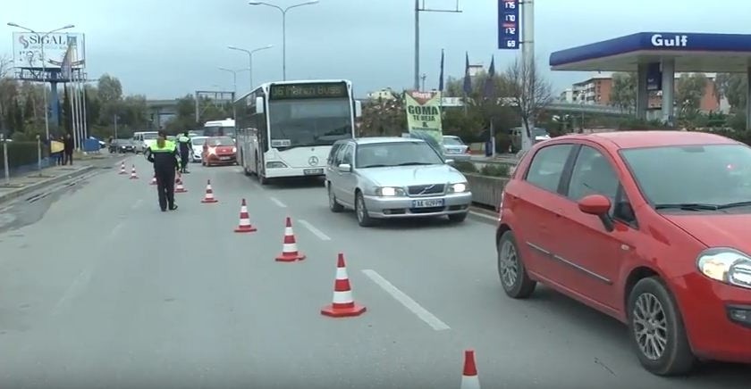 19-vjeçari aksidenton një vajzë në Durrës, arrestohet në flagrancë ai dhe 3 drejtues të tjerë