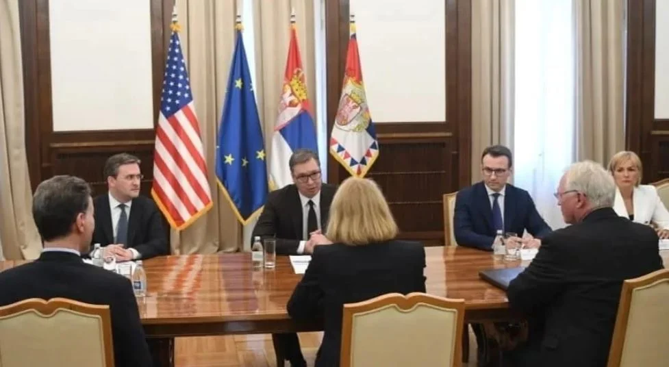 Vuçiç dhe Bërnabiç bisedojnë me Donfried për dialogun Kosovë-Serbi