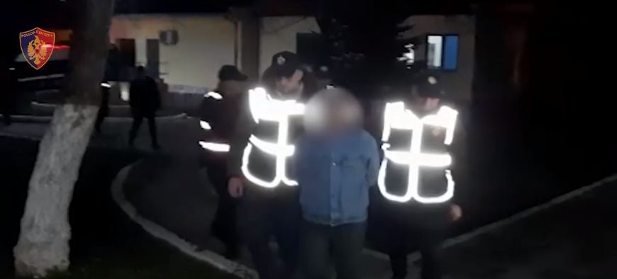 Kallash, tritol e fishekë. Bien në pranga babë e bir