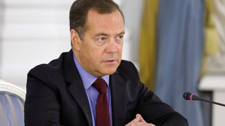 Medvedev: Zelensky s’do traktate paqeje, për të paqja është e fundit