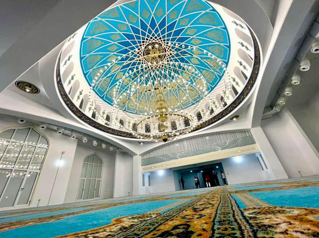 Me pamje nga Xhamia e re në Mullet, Rama uron besimtarët myslimanë për Fitër Bajramin