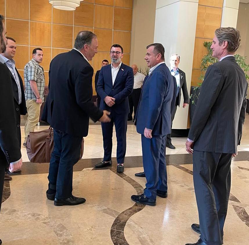 Ish-Sekretari Amerikan i Shtetit, Mike Pompeo mbërrin në Tiranë