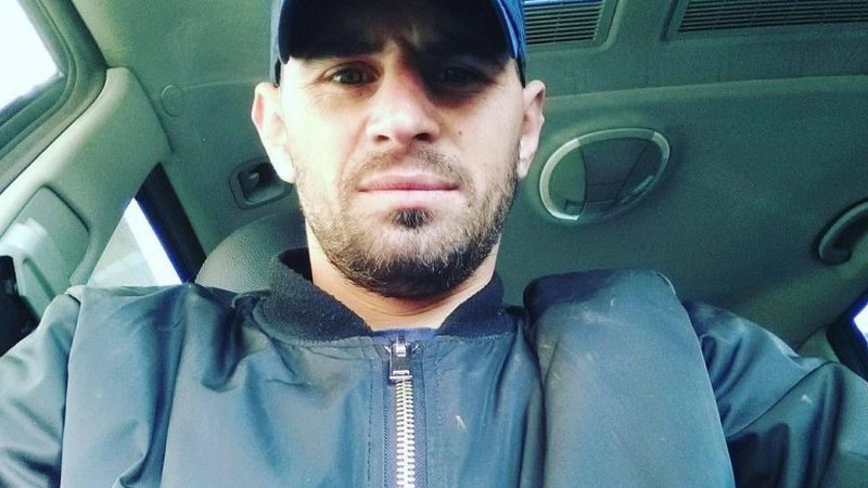 Djali iu vetëvra në Komisariatin e Kavajës, reagon babai: “Polici qensh! Ma morën djalin për vjedhjen e një dere”