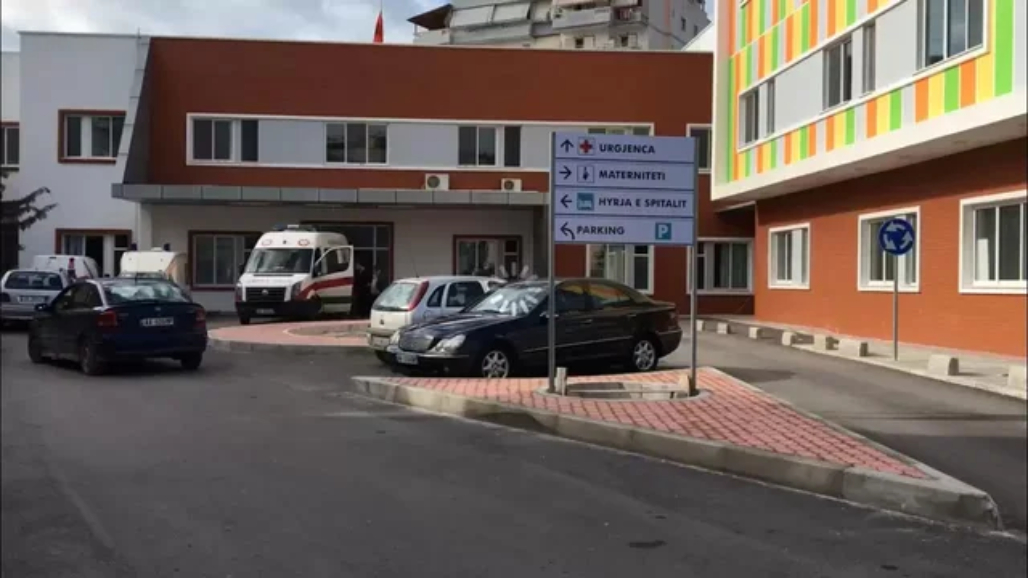38-vjeçari goditet me kaçavidë në qafë, shkon i plagosur në spital, dyshimet e para (EMRI)