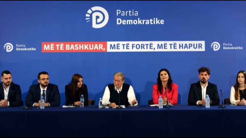 Berisha bën komentin epik nga Durrësi: “Kthimi im është si i Steve Jobs, ai ndryshoi botën me iPhone, ndërsa unë…”