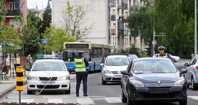 Kroaci/ Shoferi zbret nga makina dhe sulmon 78-vjeçaren me shkop, nuk do ta besoni arsyen