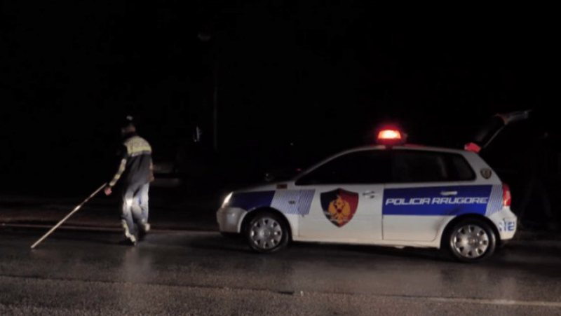 Aksident i rëndë/ “Benz”-i përplaset me zetorin, humb jetën shoferi