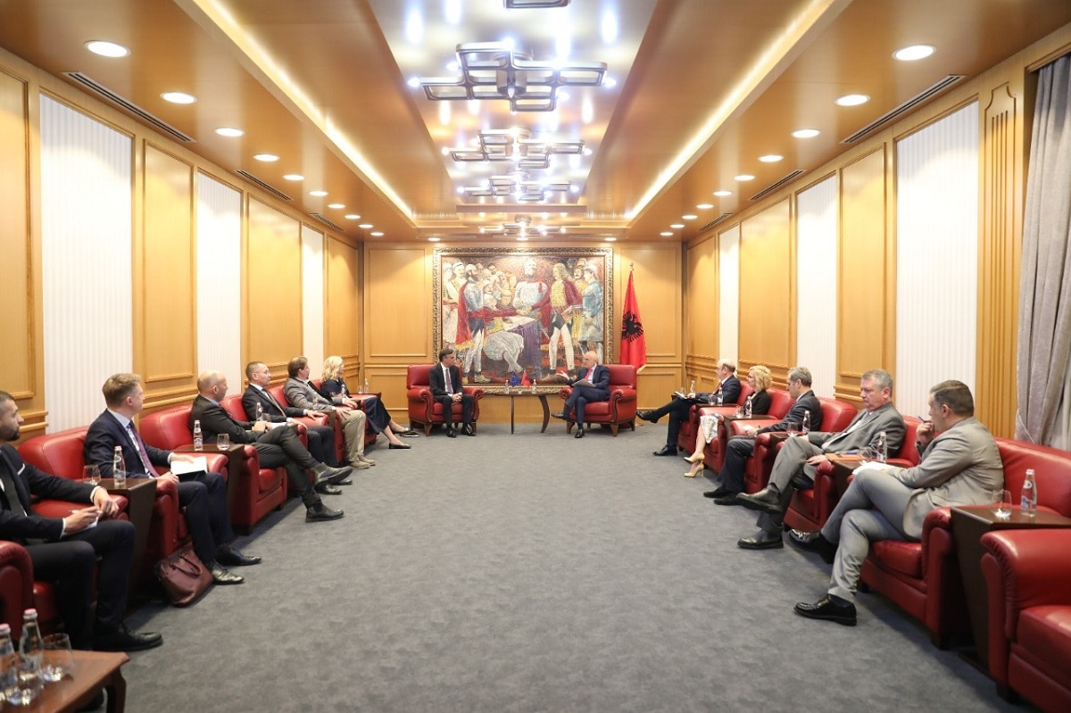 Presidenti Meta takohet me McAllister: Projekti evropian, alternativa e vetme për Shqipërinë