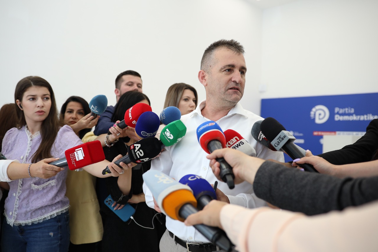 Në garë përballë Berishës, Ibsen Elezi pas votimit: Do ta njoh rezultatin e zgjedhjeve