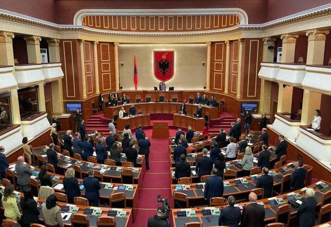 Mblidhet sot Kuvendi, projektligjet që pritet të miratohen (Rendi i ditës)