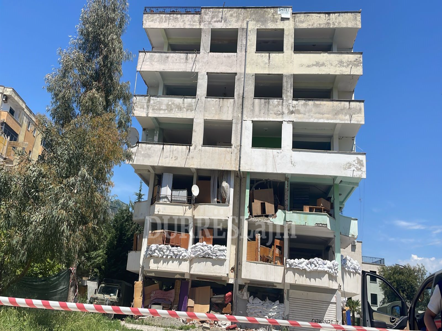 Durrës, gjithçka gati për shembjen e kontrolluar të pallatit 6 katësh (FOTO)