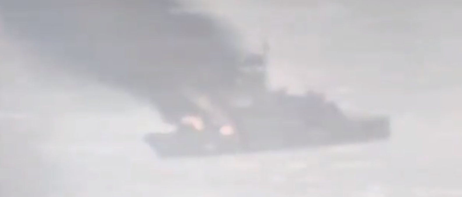 Një tjetër luftanije ruse po digjet në Detin e Zi (VIDEO)