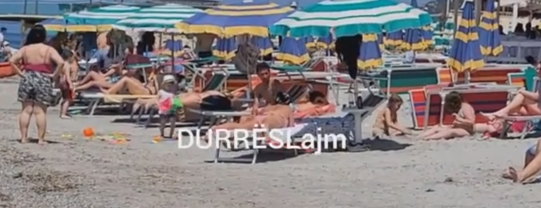 Njerëz që lahen në det dhe trafik i rënduar, sezoni i rikthen gjallërinë Durrësit (VIDEO)