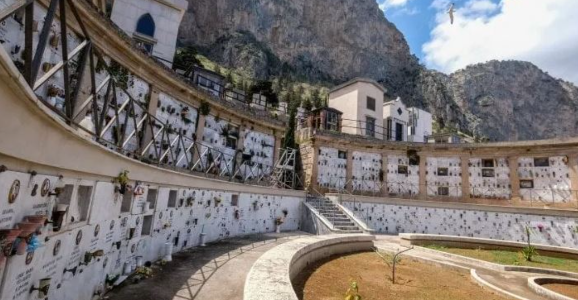 Ndodh në shtetin fqinj/ Shkoi në funeralin e motrës, vdes në varreza