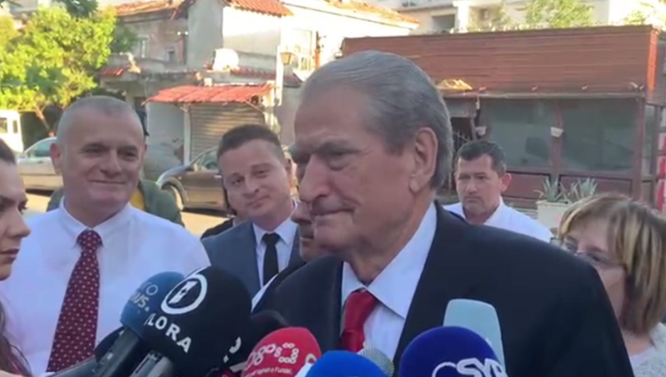 Dështimi i negociateve, Berisha: “Karnaval i vërtetë, vazhdim i dështimeve të Bashës në 2017-tën!”