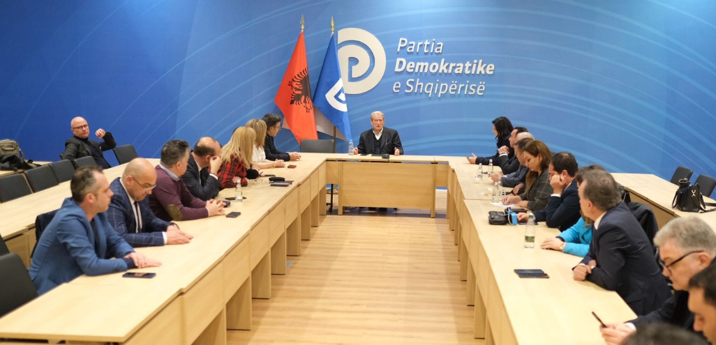 PPE i hoqi PD të drejtën e votës në Kongres, reagon “Rithemelimi”