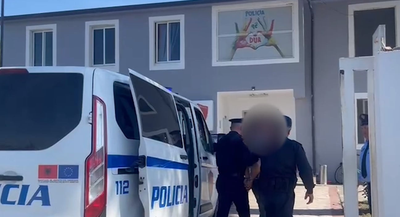 I vunë zjarrin mjeteve, arrestohen 2 qytetarë të shpallur në kërkim