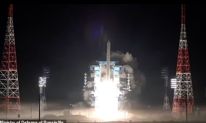 Rusia lëshon një raketë në hapësirë